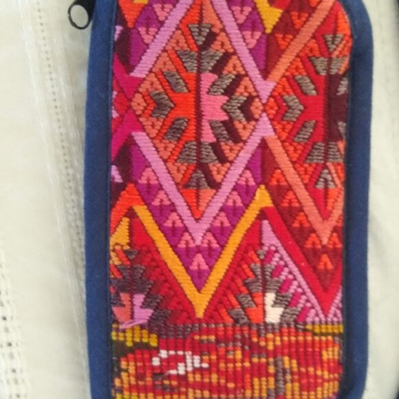 Handbags - NWOT Aztec Native design colorful crossbody zip wallet + phone/sunglass holder